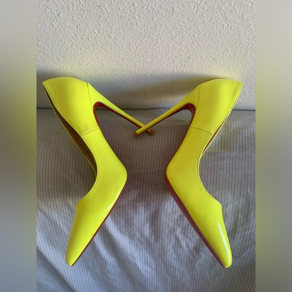 Christian Louboutin So Kate Patent Leather Neon Yellow Pumps Size EU 39 8.5 - Picture 10 of 12